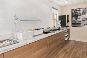 Free daily buffet breakfast  - Residence Inn by Marriott Kansas City Independence (Independence)