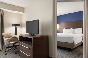 Premium bedding, in-room safe, desk, iron/ironing board