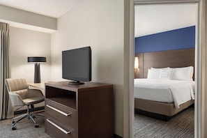Premium bedding, in-room safe, desk, iron/ironing board