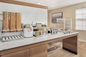 Buffet déjeuner gratuit tous les jours