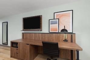 Room, 1 King Bed, Non Smoking | In-room safe, desk, laptop workspace, soundproofing - Wingate by Wyndham Augusta I-20 (Augusta)