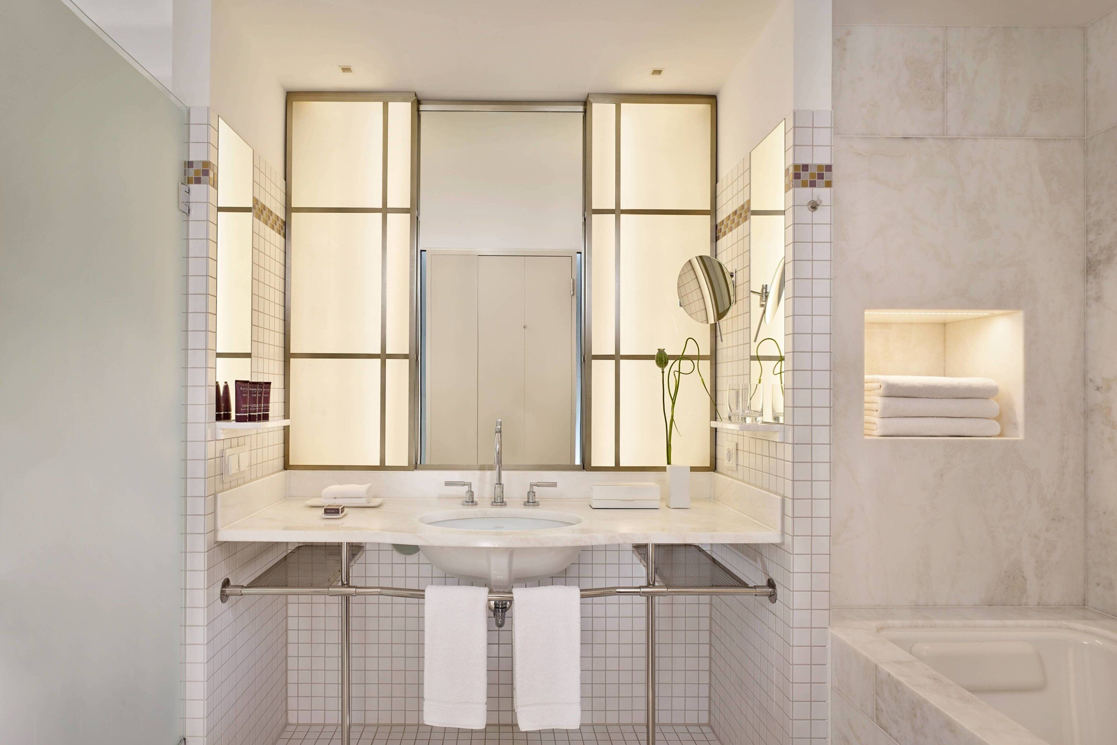 separate bathtub and shower, rainfall showerhead, free toiletries