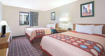 Super 8 by Wyndham Douglas