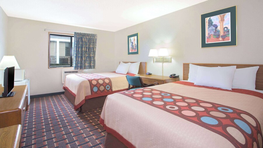 Super 8 by Wyndham Douglas