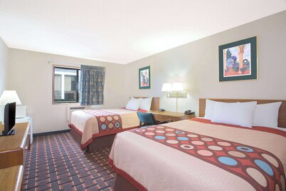 Super 8 by Wyndham Douglas