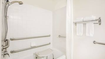 Combined shower/tub, free toiletries, hair dryer, towels