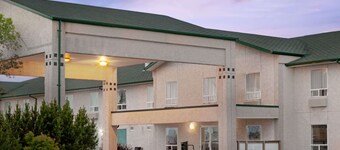 Super 8 by Wyndham Morden
