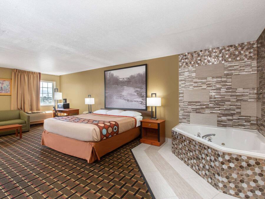 Deluxe Studio Suite, 1 King Bed, Non Smoking | Iron/ironing board, cribs/infant beds, free WiFi, bed sheets