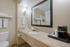 Ducha y bañera combinadas y artículos de higiene personal gratuitos
