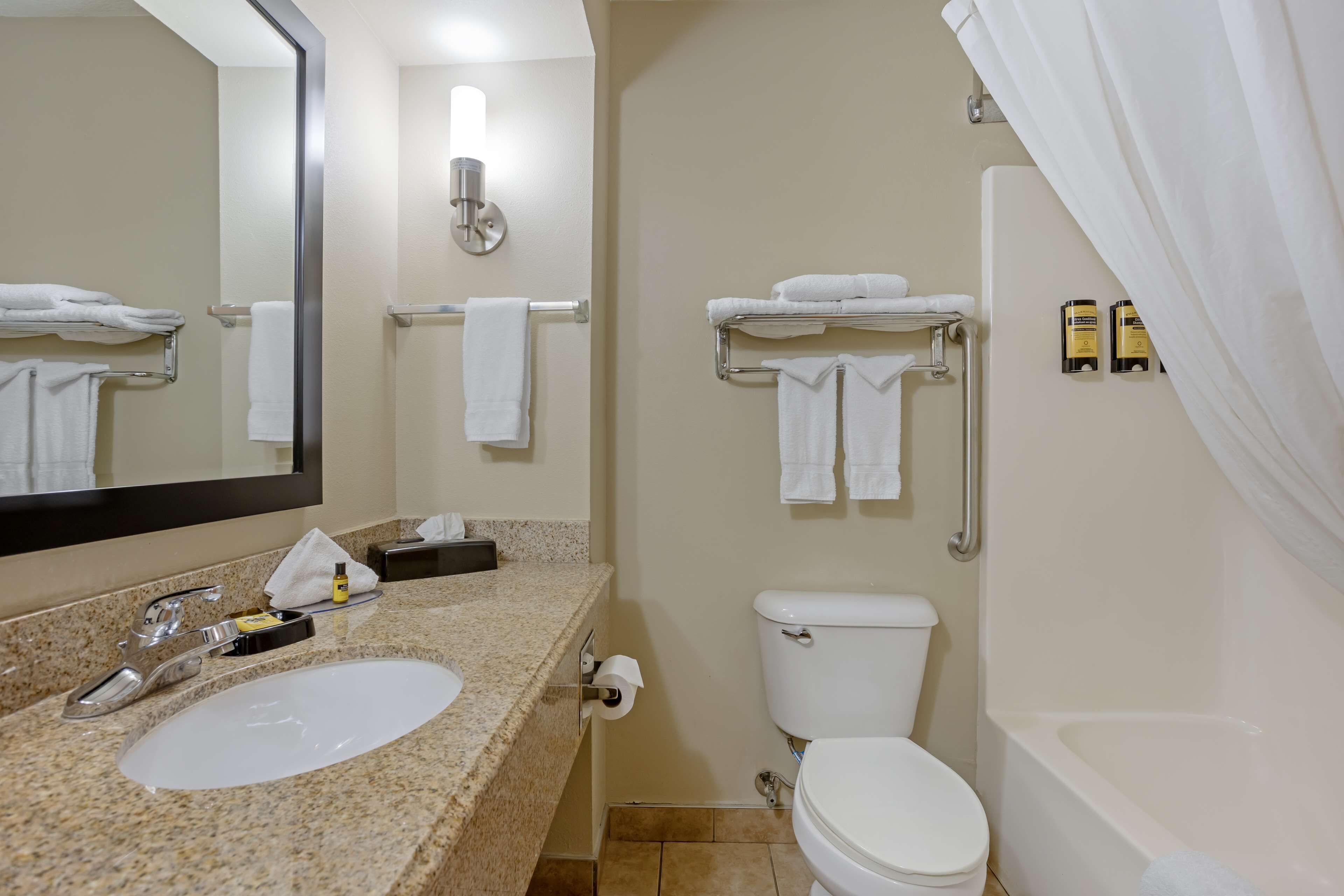 combined shower/bathtub, free toiletries, hair dryer, towels