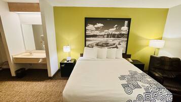Quarto, 1 cama King, para não fumantes | Escrivaninha, Wi-Fi de cortesia, roupa de cama