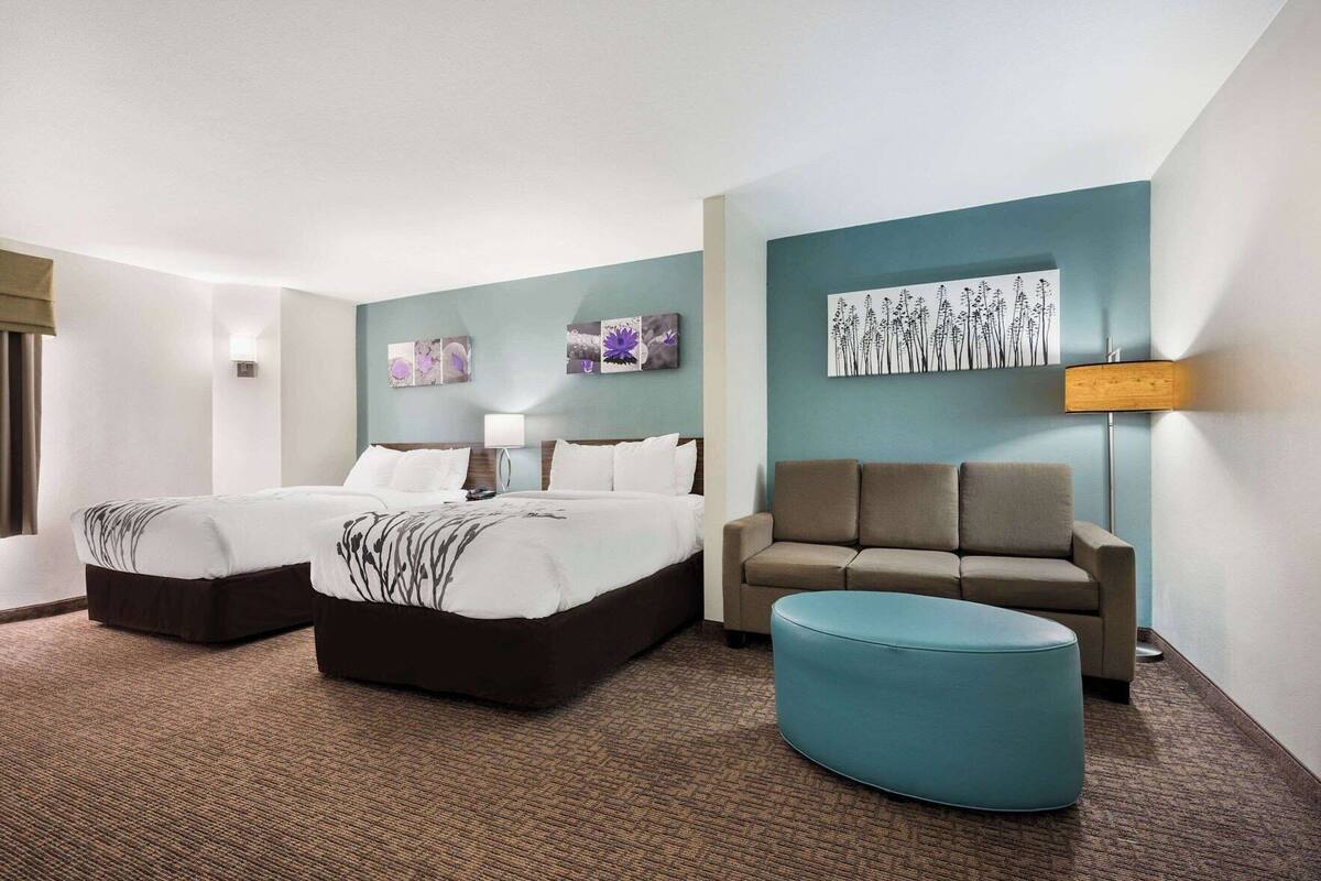Iron/ironing board, WiFi (free), bed sheets