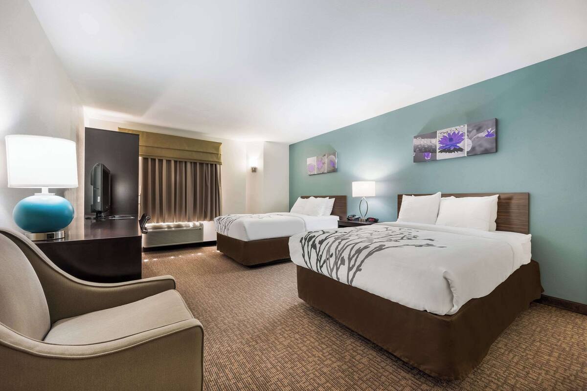 Iron/ironing board, WiFi (free), bed sheets