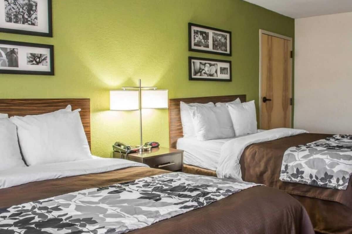 Bügeleisen/Bügelbrett, kostenloses WLAN, Bettwäsche