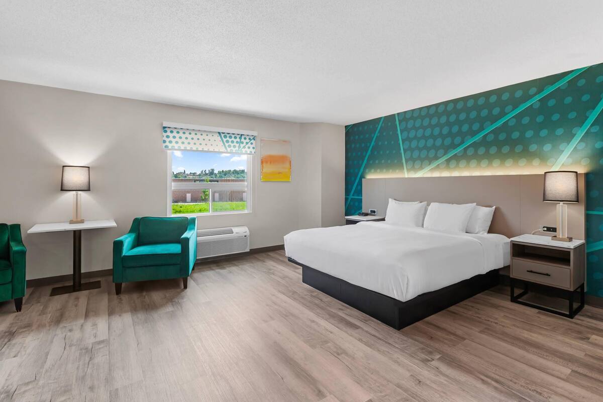 Suite, 1 King Bed, Non Smoking (Upgrade)