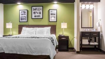 Desk, blackout drapes, free WiFi, bed sheets