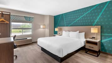 Desk, blackout drapes, free WiFi, bed sheets