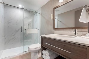 Desk, blackout drapes, free WiFi, bed sheets