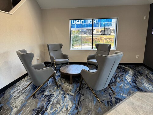 Days Inn by Wyndham McDonough