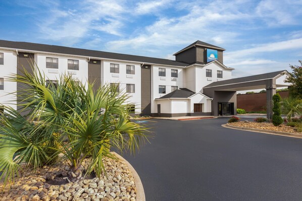 Exterior - Days Inn by Wyndham McDonough (McDonough)
