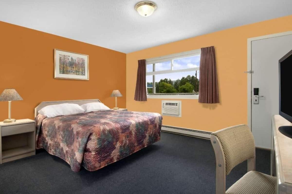 Desk, iron/ironing board, free WiFi, bed sheets