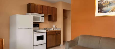Fridge, coffee/tea maker