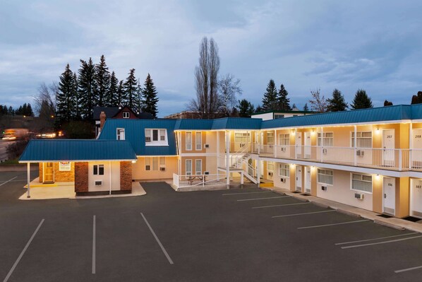 Exterior - Travelodge by Wyndham Quesnel (Quesnel)