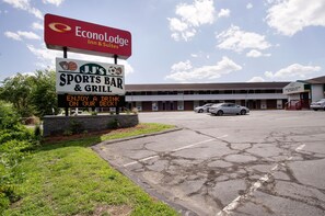 Exterior - Econo Lodge Inn & Suites Northborough - Westborough (Northborough)
