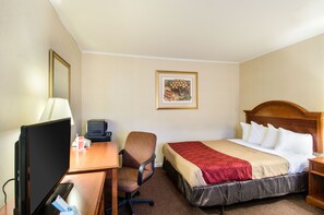 Premium bedding, desk, iron/ironing board, free cots/infant beds