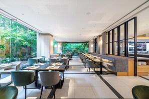 20 restaurants servant le petit déjeuner, spécialités Cuisine française