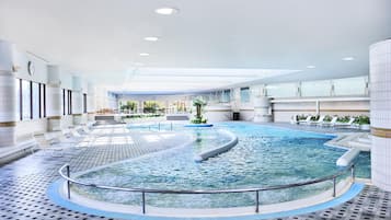Una piscina techada