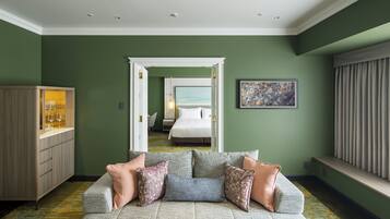 Club Suite, 1 Bedroom, Club Lounge Access | Down comforters, minibar, in-room safe, blackout drapes