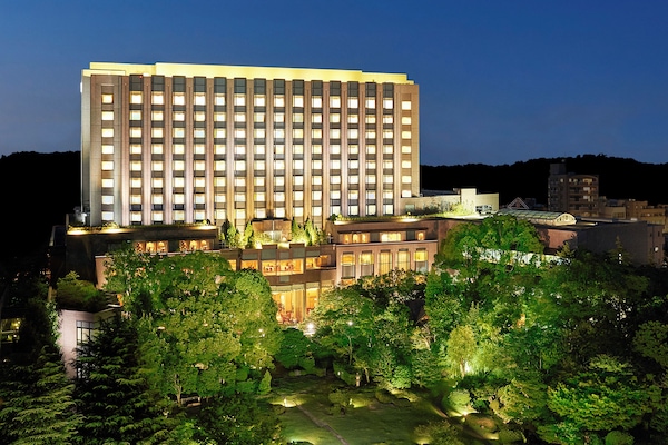 Depan hartanah - siang/malam