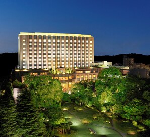 住宿正面 (夜晚)