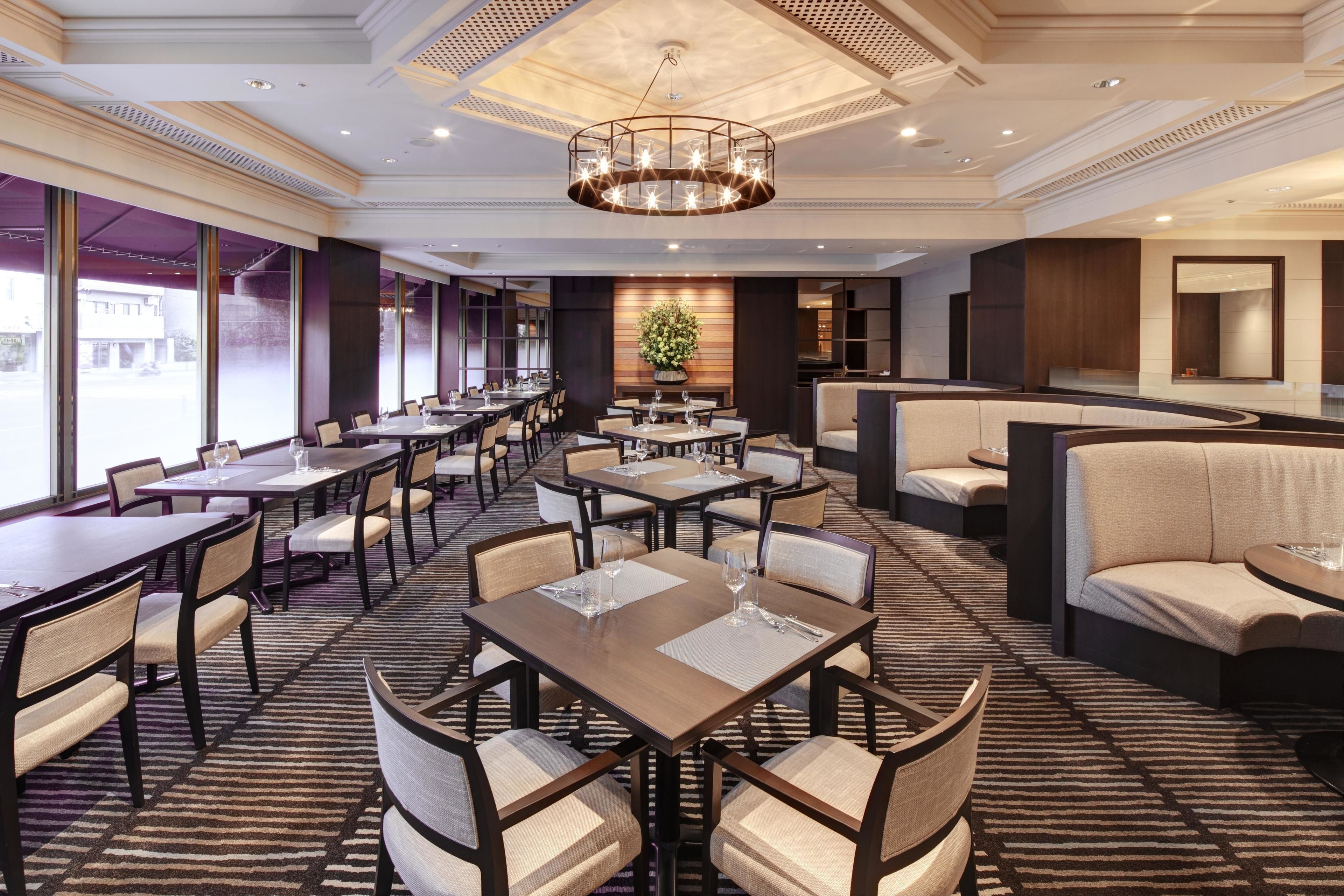 5 restaurants, breakfast, lunch, dinner served; chinese cuisine