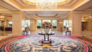 A grand lobby with a large chandelier, a central floral arrangement, and a patterned carpet. - RIHGA Royal Hotel Tokyo (Tokyo)