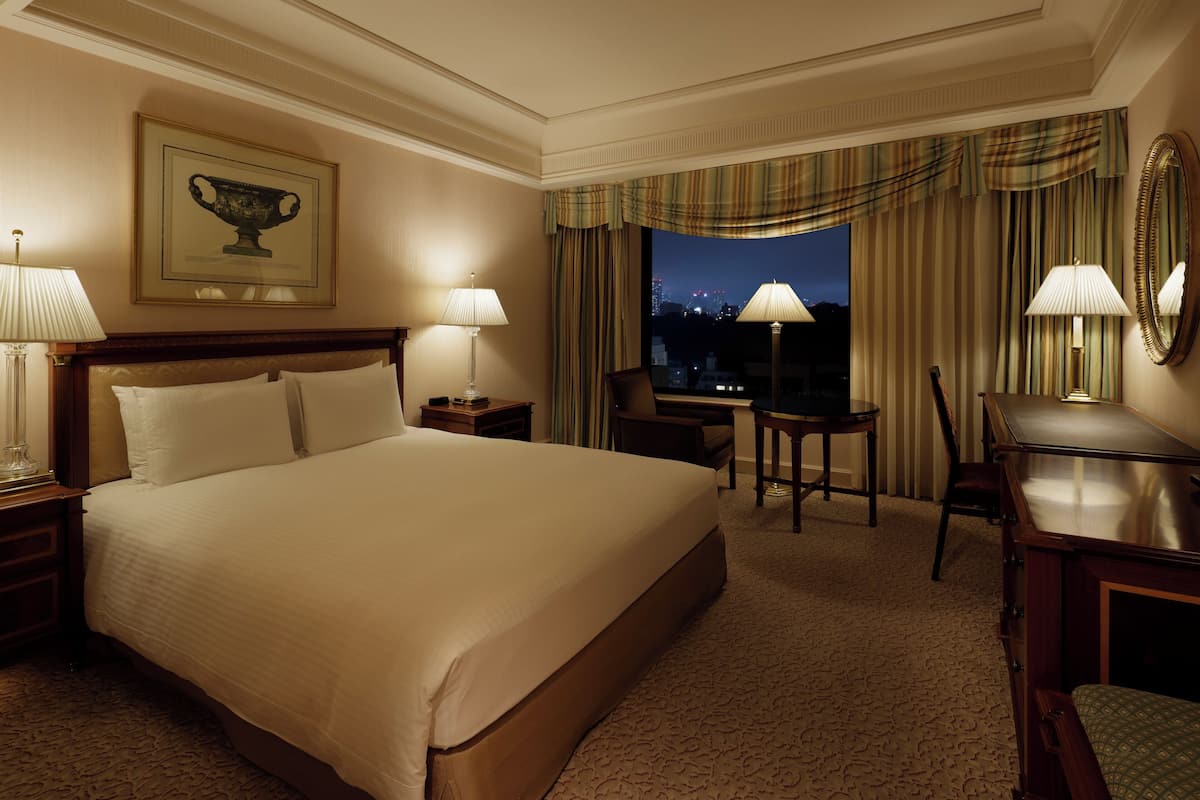 1 bedroom, down comforters, minibar, in-room safe
