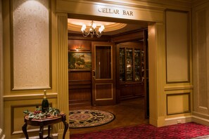 Bar (on property) - RIHGA Royal Hotel Tokyo (Tokyo)