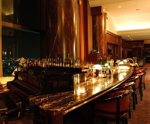 5 restaurants, breakfast served