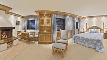 Junior Suite | Minibar, in-room safe, free cots/infant beds, rollaway beds