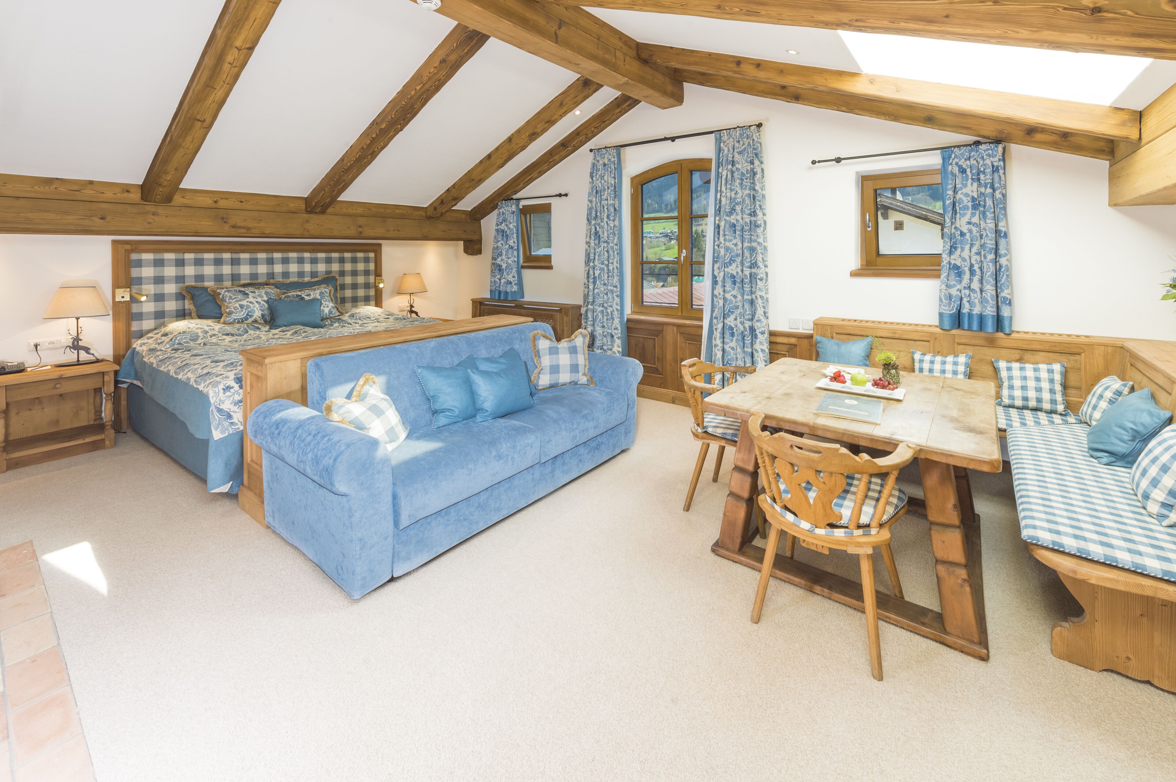 Junior Suite | Minibar, in-room safe, free cots/infant beds, rollaway beds