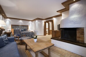 Superior-Suite | Wohnbereich | Fernseher