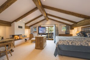 Standard Suite | Minibar, in-room safe, free cribs/infant beds, rollaway beds - Zur Tenne Hotel (Kitzbuehel)