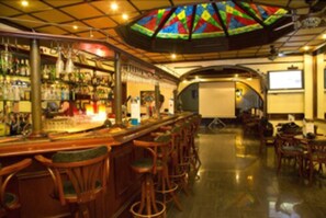4 bars/lounges, swim-up bar, poolside bar
