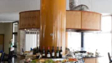 3 restaurants, lunch, dinner served; Chinese cuisine