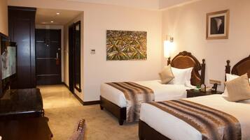 6 bedrooms, premium bedding, minibar, in-room safe