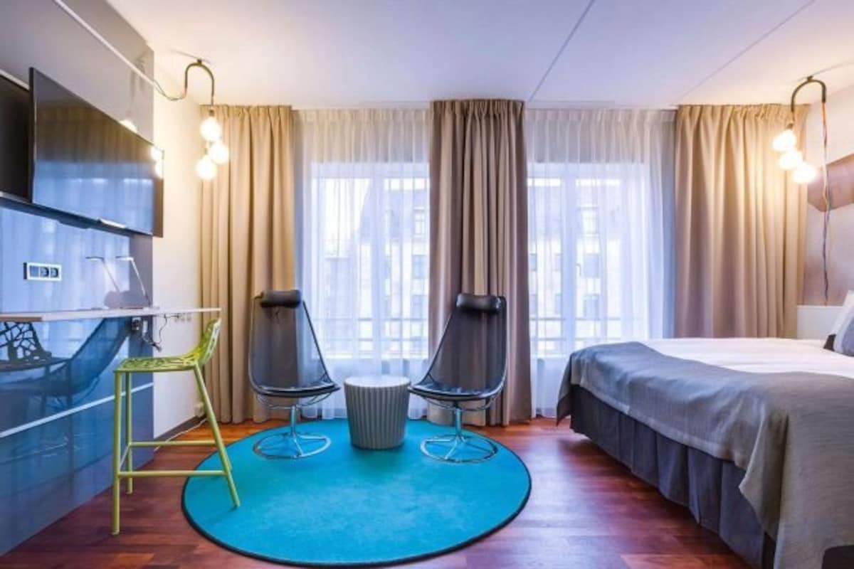 Soundproofing, WiFi (free), bed sheets
