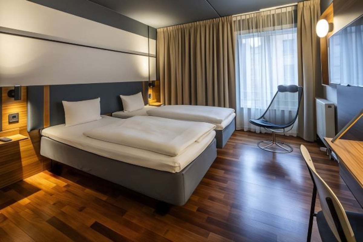 Soundproofing, WiFi (free), bed sheets