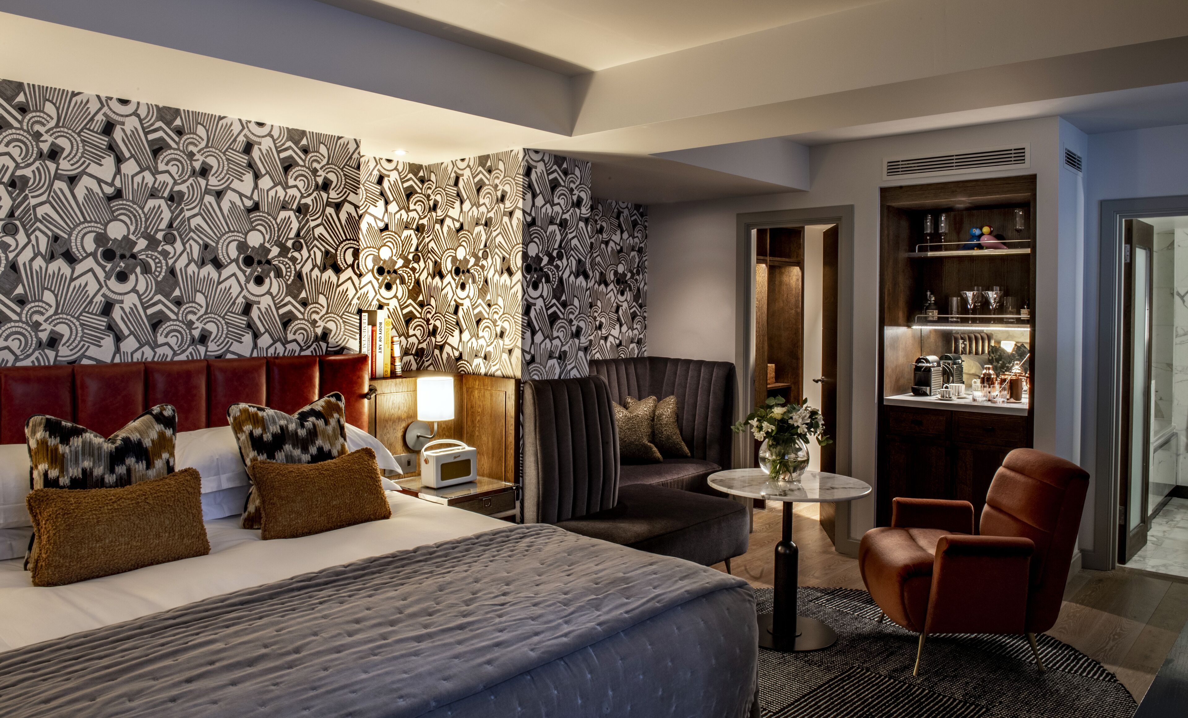 studio suite, 1 king bed | premium bedding, minibar, in-room safe, individually decorated