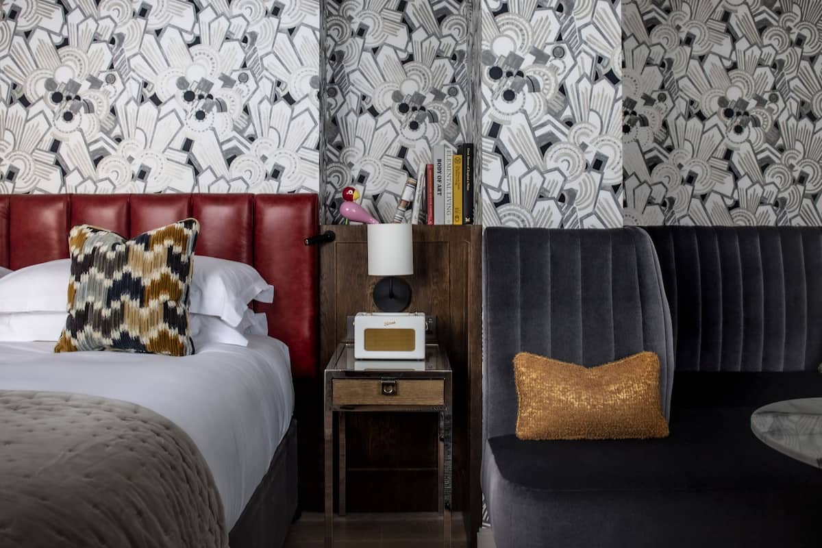 Studio Suite, 1 King Bed | Premium bedding, minibar, in-room safe, individually decorated